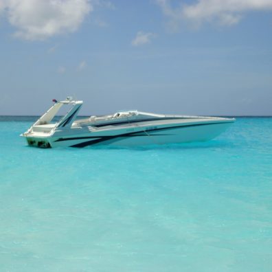 Anguilla-shoal-bay-sonic-power-boat-Cigarette-séjour-SXM-blog-bordelaise-by-mimi
