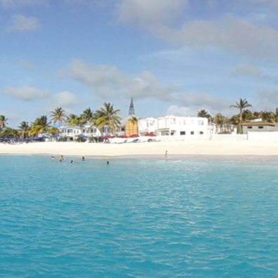 Anguilla-shoal-bay-sonic-power-boat-Cigarette-séjour-SXM-blog-bordelaise-by-mimi