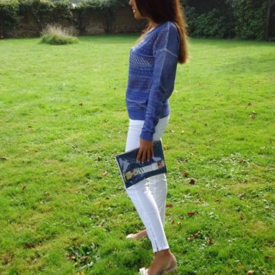Pull Bleu ONLY et pantalon blanc ZARA - bordelaise-by-mimi.com blog mode bordeaux