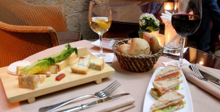 Grand-Hôtel-Bodeaux-Salon-de-Thé-Encas-et-verre-de-vin