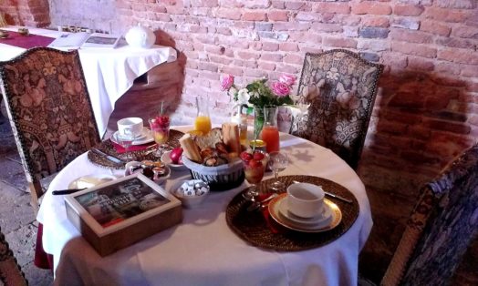 french-breakfast-chateau-de-goudourville-tarn-et-garonne