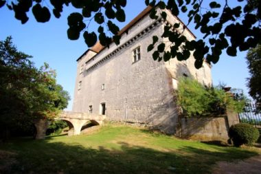 tarn-et-garonne-guest-room-french-castle-82
